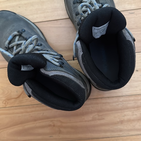 COLUMBIA NEWTON RIDGE WATERPROOF HIKING BOOTS - Picture 8 of 8